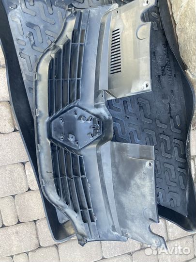 Решетка радиатора renault logan 2