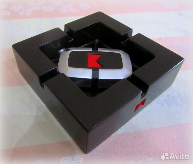 Пепельница и зажигалка для сигарет, сигар Marlboro