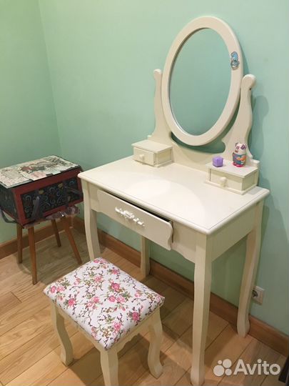 Туалетный столик с зеркалом детский