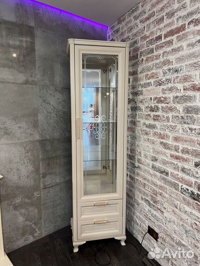 Витрина-колонна