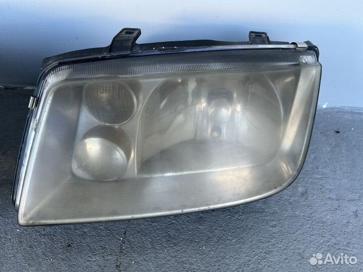 Фара передняя левая правая Volkswagen Bora