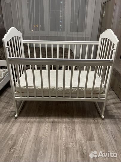 Детская кроватка с матрасом