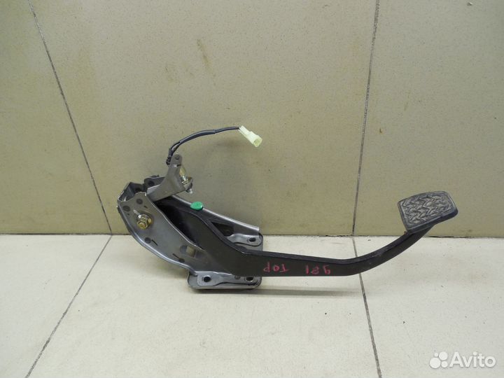 Педаль тормоза V5 2013