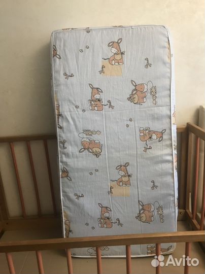 Матрас в состоянии нового и кроватка