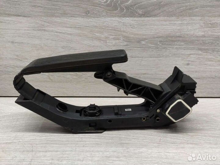 Педаль газа Mercedes C W203
