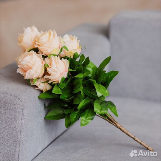 Искусственный букет цветов из 9 голов розы