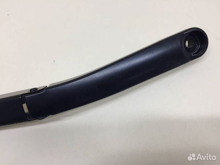 Поводок стеклоочистителя передний правый Hyundai E