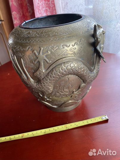 Бронзовая ваза