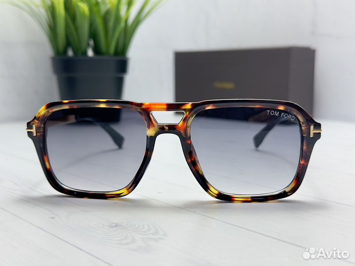 Солнцезащитные очки tom ford