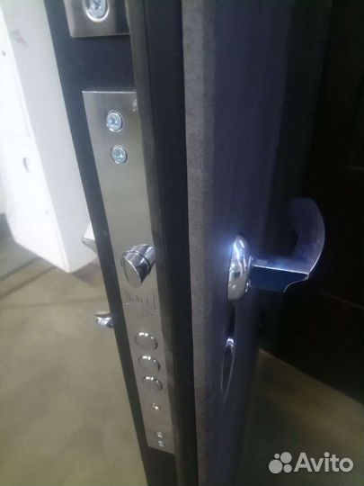 Дверь входная (металлическая) Новая Графитти лофт