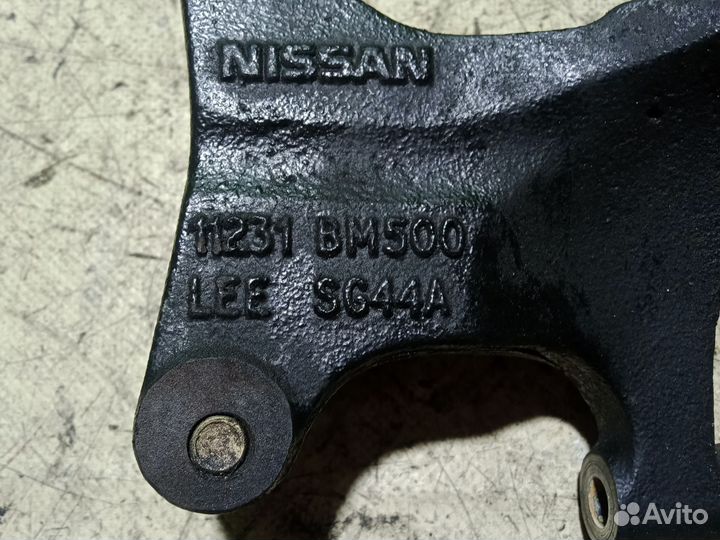 Кронштейн двигателя правый Nissan Primera P12