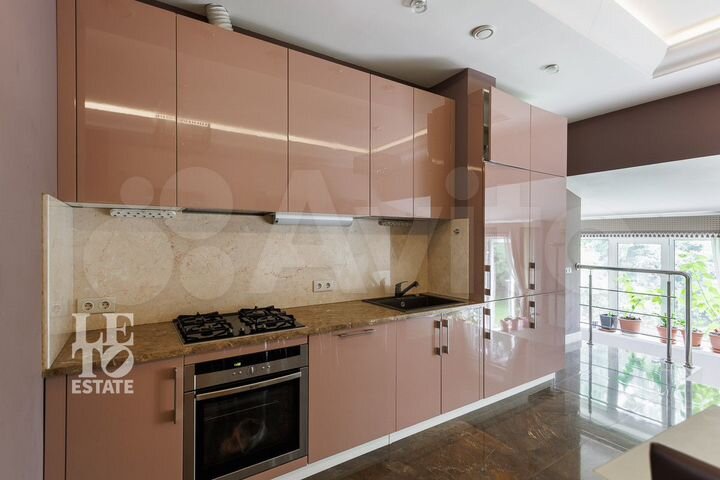 Таунхаус 268 м² на участке 3 сот.