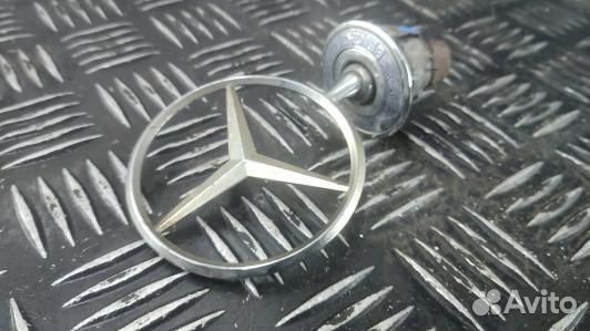 Значок на капот mercedes benz E-class W211 (HNK17D601)