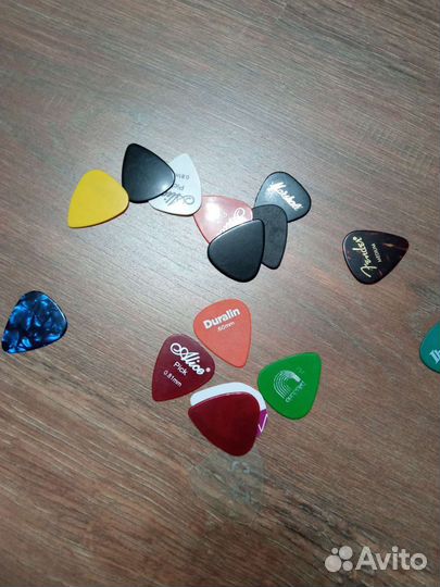 Аксессуары для гитары струны чехол каподастр