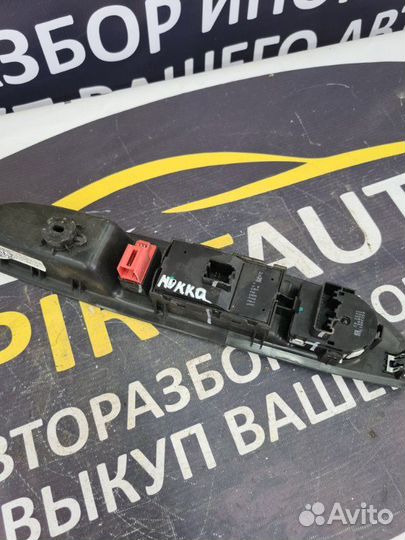 Блок управления стеклоподъемниками передний левый