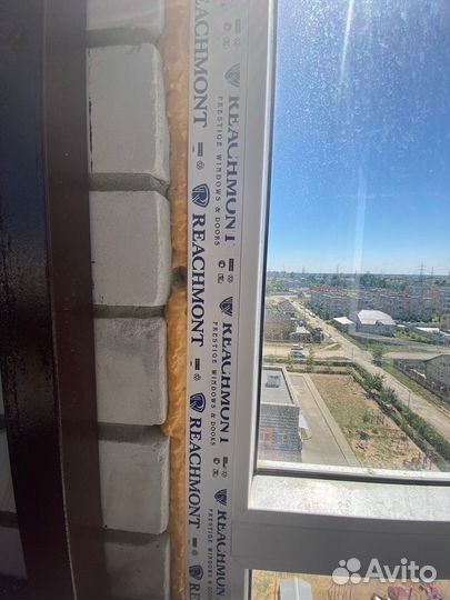 Оконная рама пластиковая со стеклами