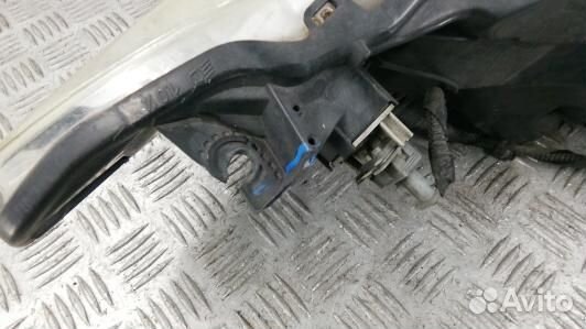 Фара правая peugeot 107 1 (5BL03MU01)