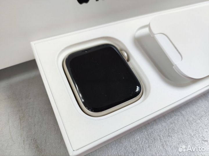 Смарт-часы Apple Watch SE (2nd Gen) 44 mm Starligh