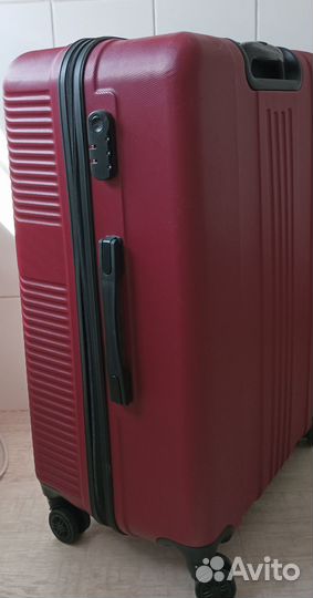 Чемодан на колесах большой новый