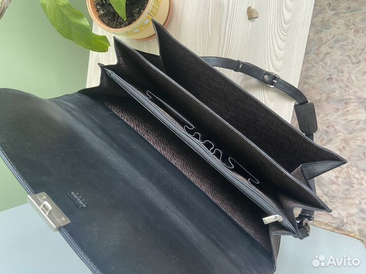 Мужской кожаный портфель черный