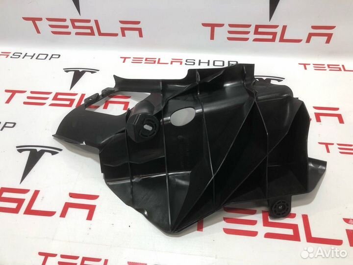 Панель для отдыха ноги водителя Tesla Model X 2019