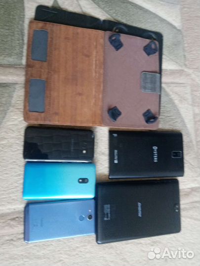 Телефоны на запчасти +2 чехла для планшетов