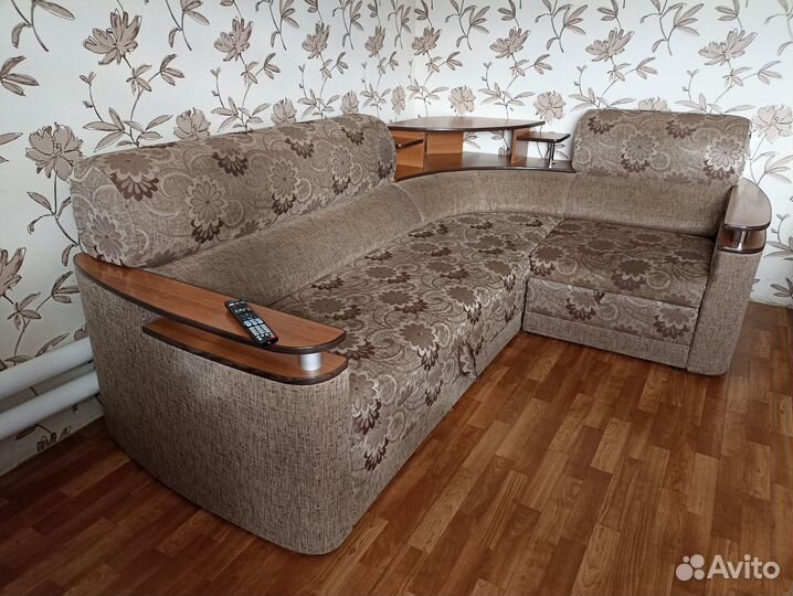 Диван угловой б/у