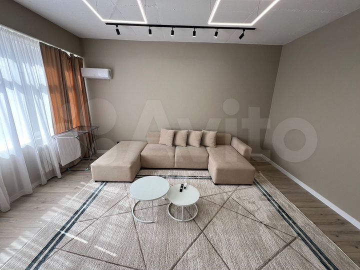 2-к. квартира, 65 м², 1/10 эт.