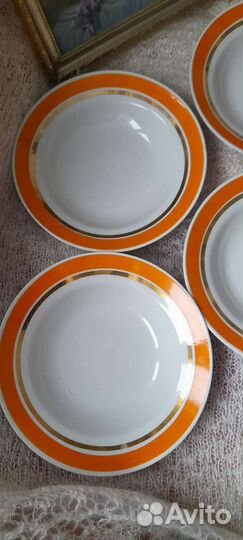 Набор 4 тарелки производство красный фарфорист