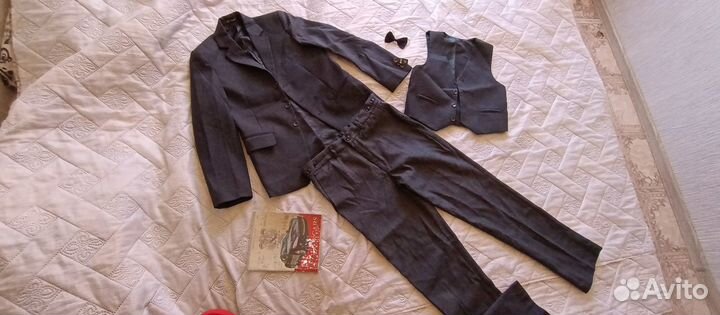 Костюм-тройка