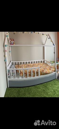 Детская кровать два спальных места