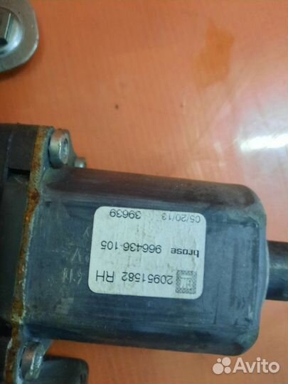 Стеклоподъемник передний правый Opel Astra J GTS