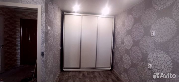 Шкаф-купе трехстворчатый белый