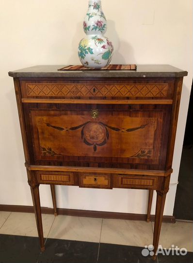Антикварный секретер, бюро