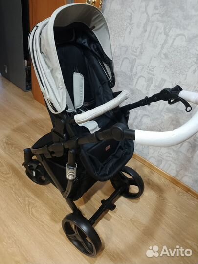 Прогулочная коляска новая