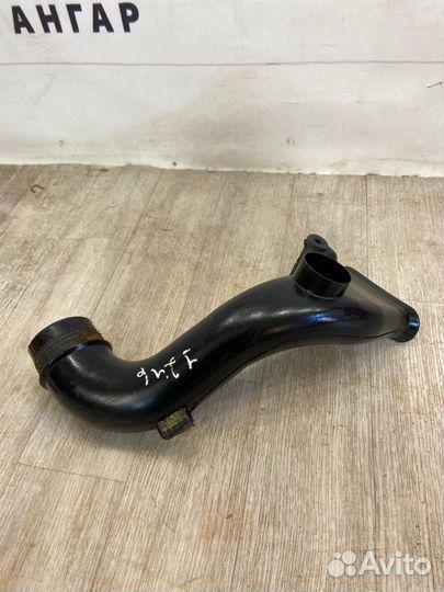 Воздухозаборник передний Toyota Avensis T25 1zzfe