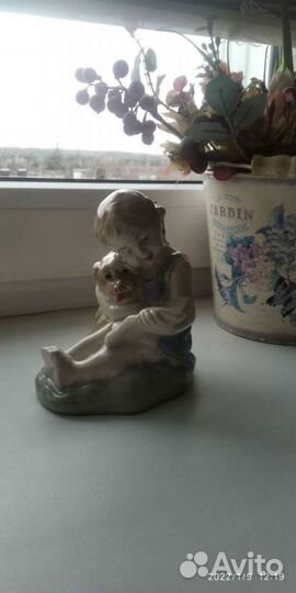 Статуэтка фарфор