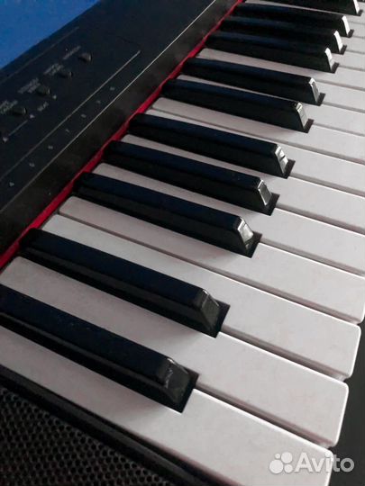 Yamaha Piaggero NP-11 цифровое пианино