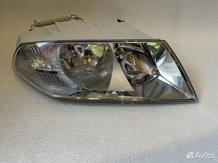 Фара правая Skoda Octavia A5 Новая
