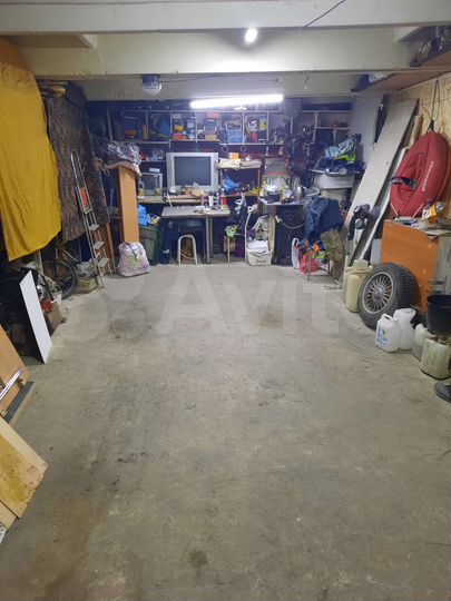 Гараж, > 30 м²