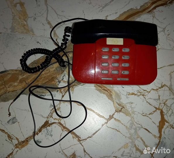 Стационарный кнопочный телефон. СССР