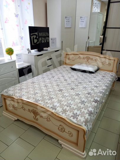 Кровать массив