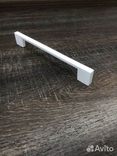 Мебельные ручки белые