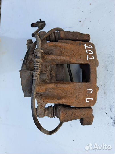 Mercedes-Benz C (W202) суппорт передний