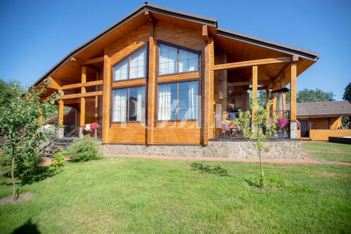 Дом 274 м² на участке 10,9 сот.