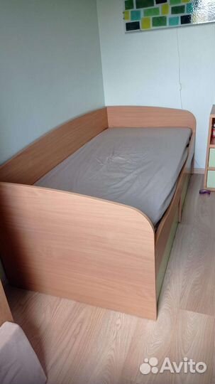 Кровать с выдвижными ящиками 90 на 190