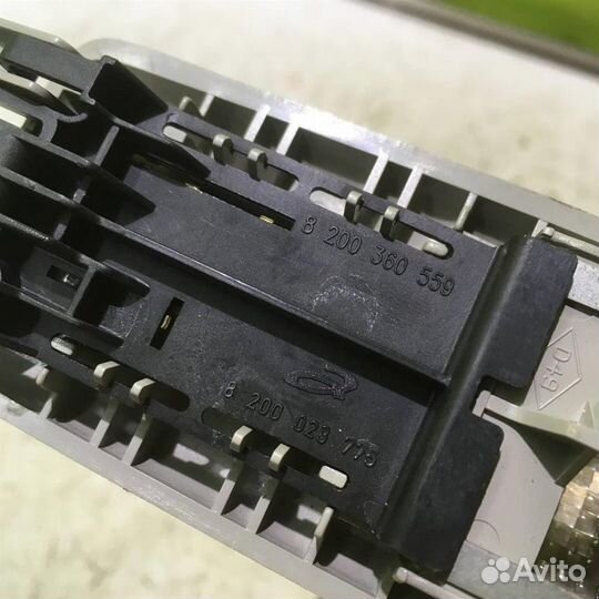 Плафон салонный Рено Сценик 2