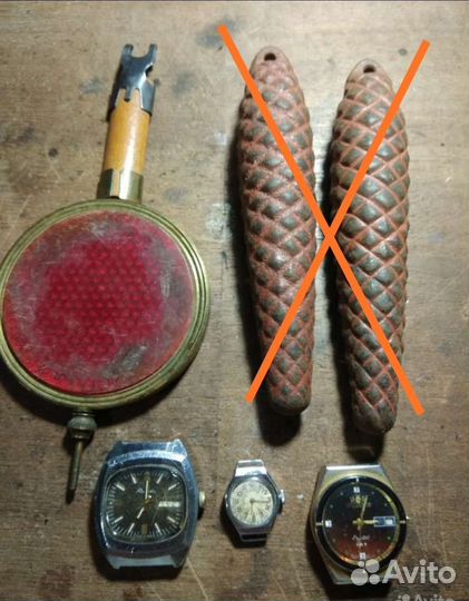 Часы, ключ и маятник для часов