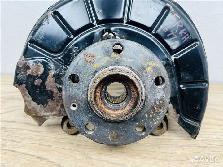 Кулак поворотный передний правый Volkswagen Jetta