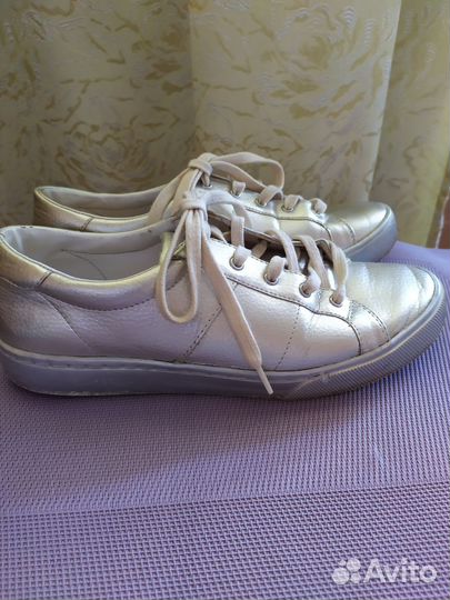 Кроссовки женские 38 размер бу